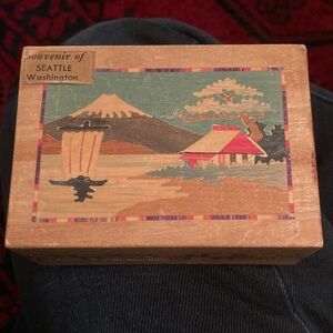 Vintage Souvenir Puzzle Box Seattle Japan with Scenic Designs Parquet wood